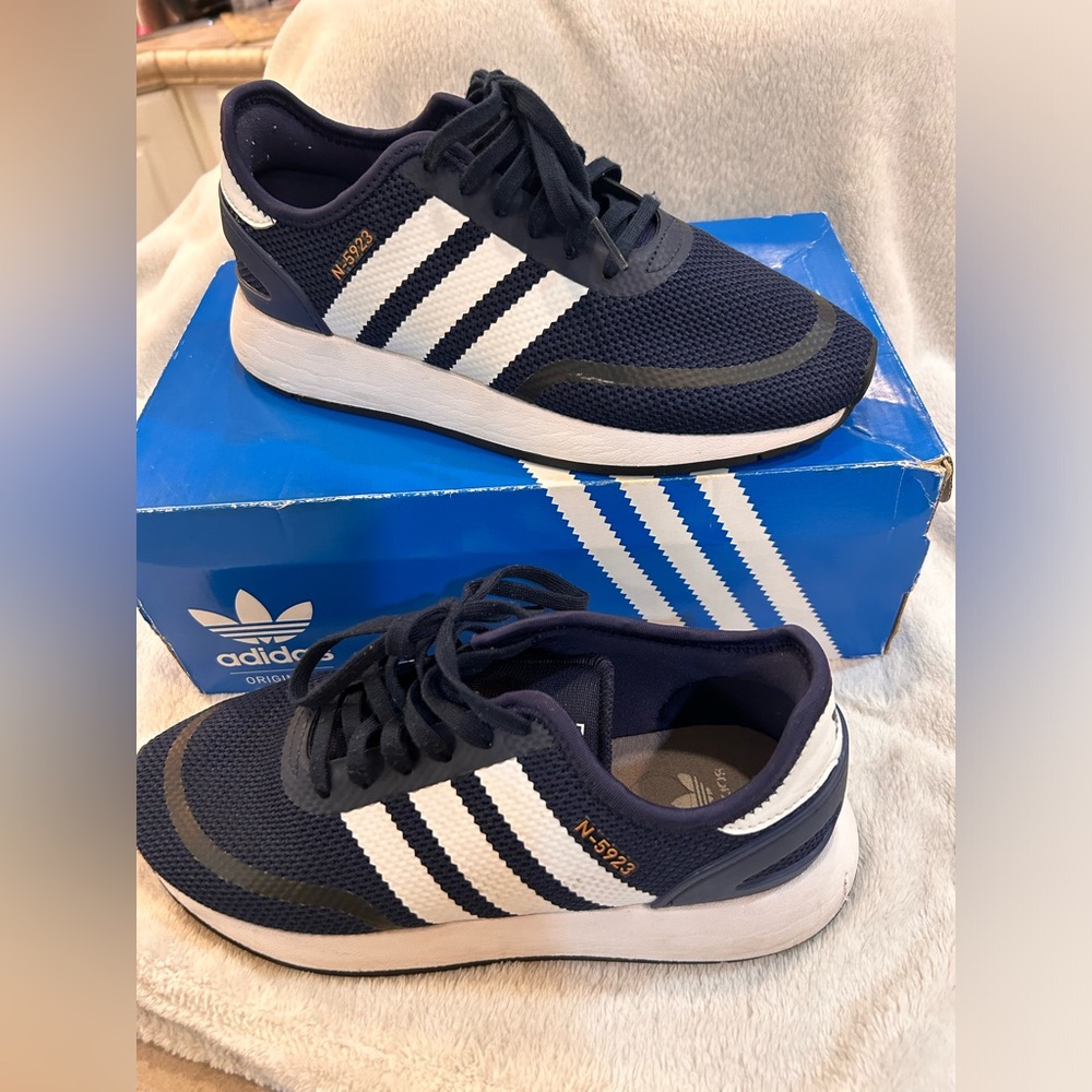 Men’s Adidas sneaker